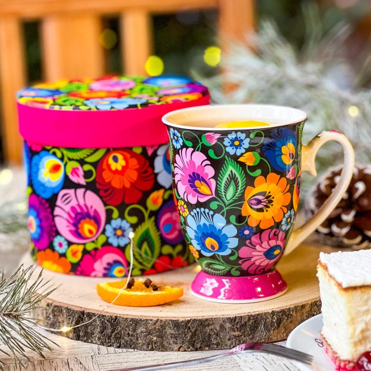 folk mug with a box decorated with lowicz black pattern