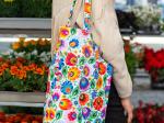 model at the market with a white cotton bag from Łowicz