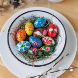 Small painted wooden egg - mix - 10 pieces